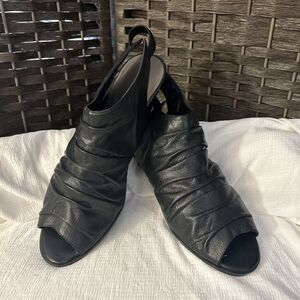 Bare Traps Sinclair Heels Black Peep Toe Slingback Open Heel Shoes 10 M